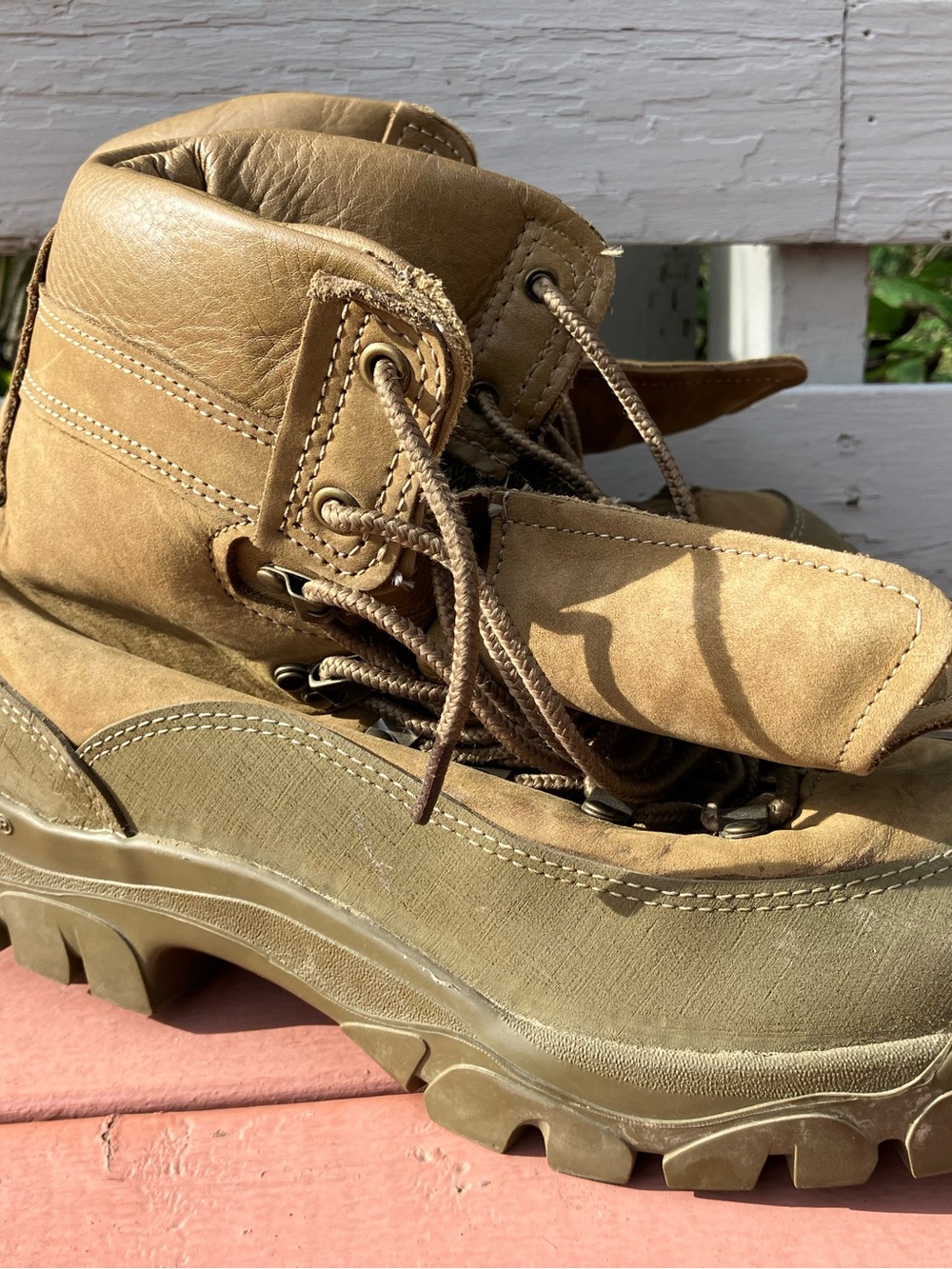 Belleville Mens MCB 950 Size 8.5 W Brown Leather Gore-Tex Vibram Combat Boots
